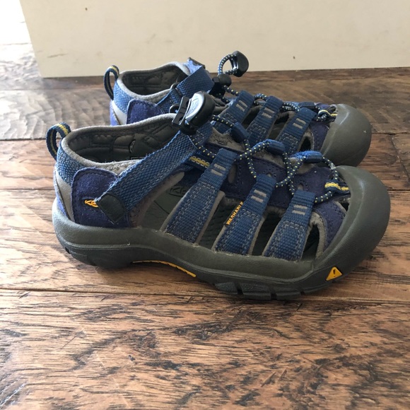keen boys sandals